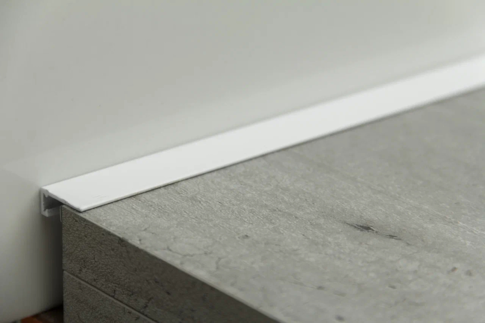 Микроплинтус НЕПЛИНТУС AL16X5-04 Белый 16х6х2000мм