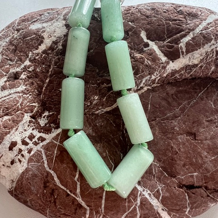 Нефрит. Камни для изделий на заказ. Цена зависит от вида заказанного изделия