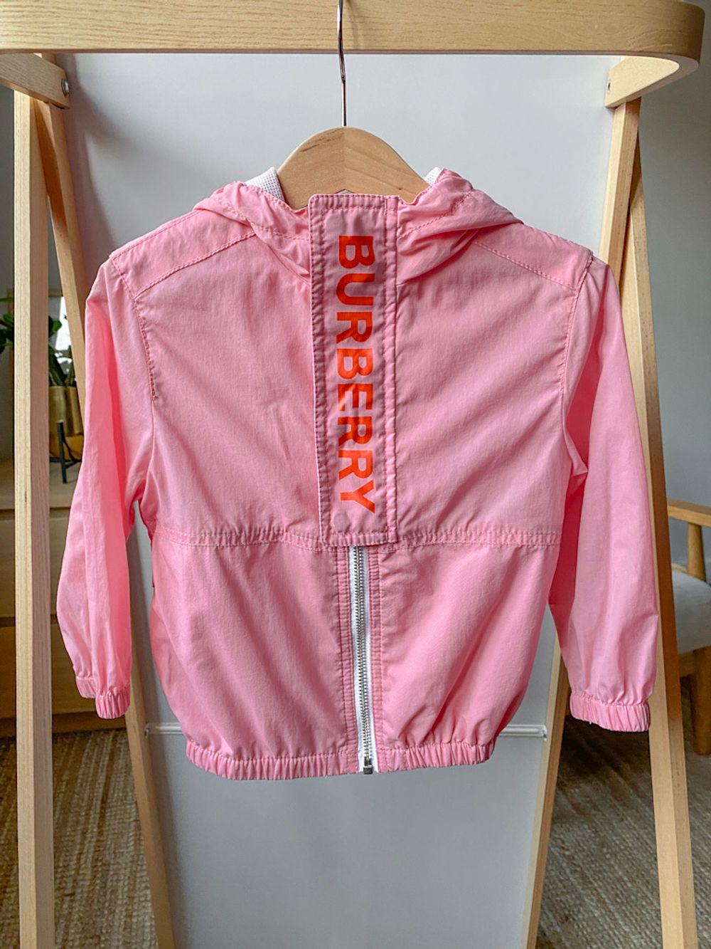 Ветровка Burberry, 92