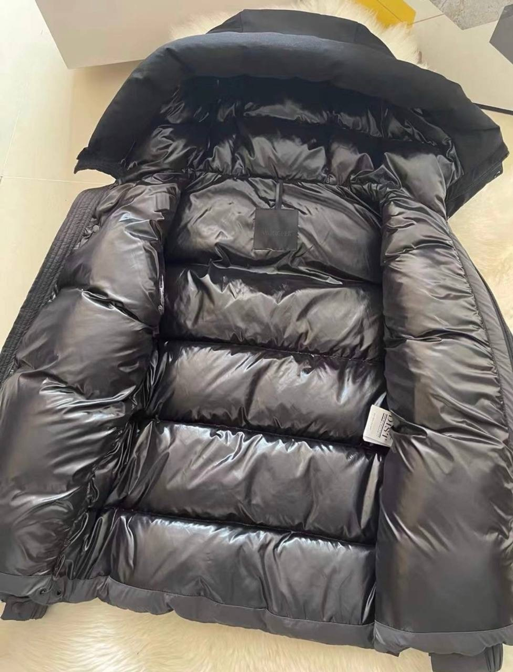 Пуховик Moncler