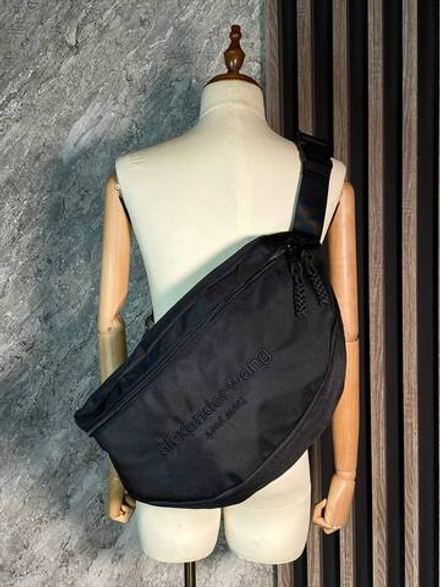 Сумка- слинг Alexander Wang