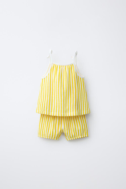 ZARA КОМПЛЕКТ ИЗ ФУТБОЛКИ И БЛУМЕРОВ В ПОЛОСКУ, С ПРИНТОМ