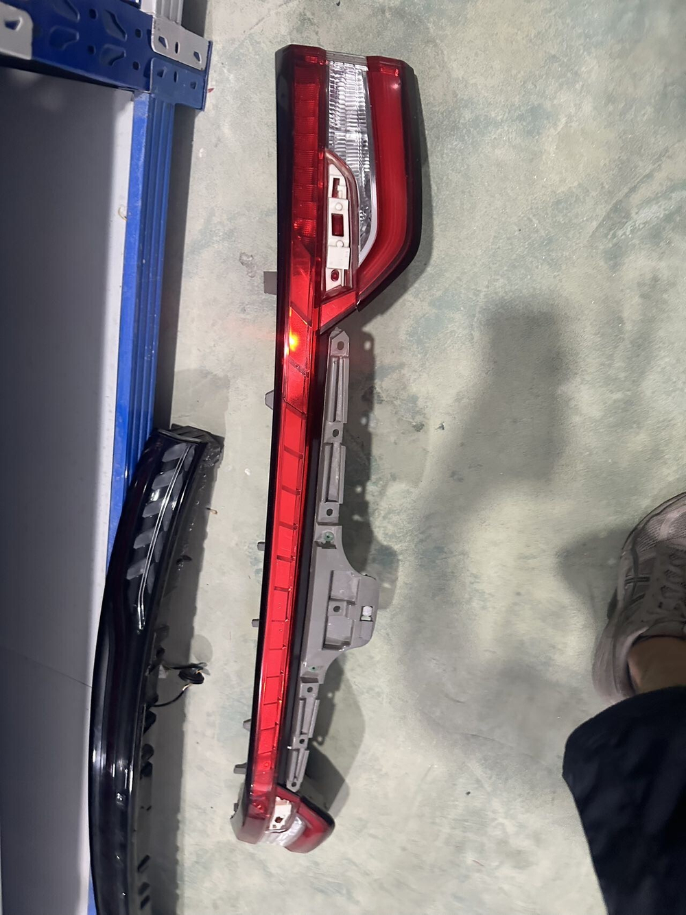 Задний правый внешний фонарь на Honda UR-V (оригинал,)