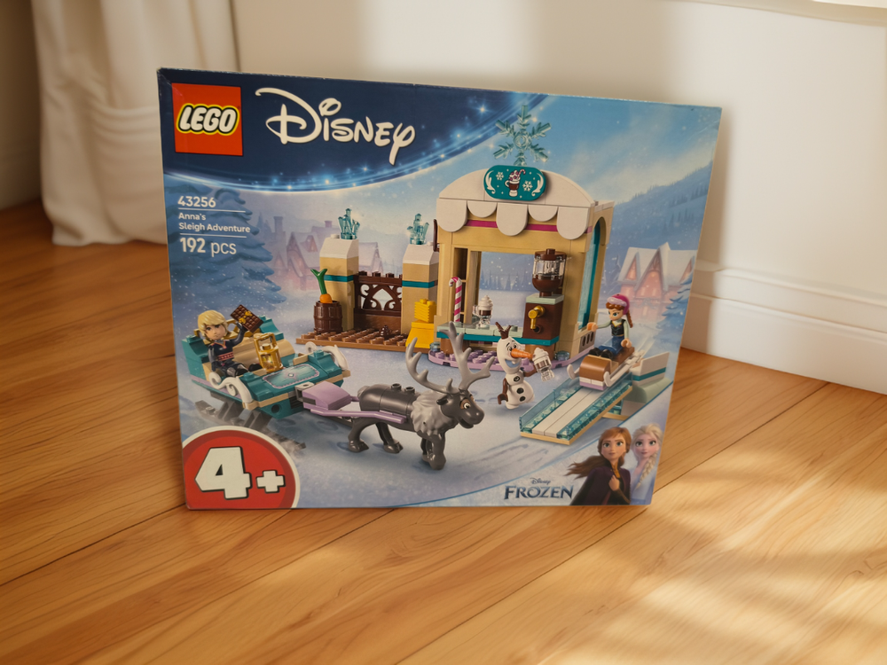 LEGO Disney 43256 «Приключение Анны на санях» — мир Холодного сердца