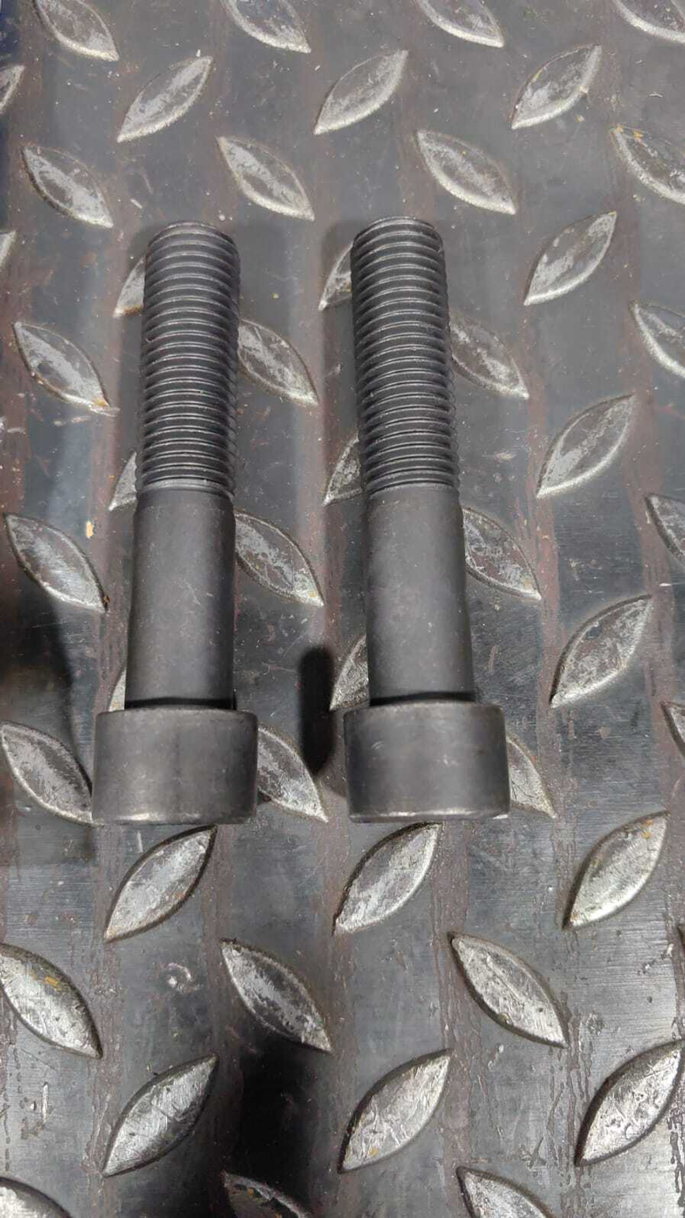 Винт шестигранный 13949252