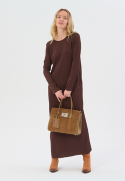 Платье жатка с открытой спиной коричневое