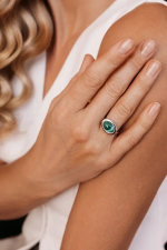 Кольцо с малахитом и россыпью зеленого циркония