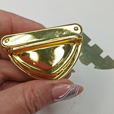 Замок-защелка на зажимах 52*35 Лимонное золото