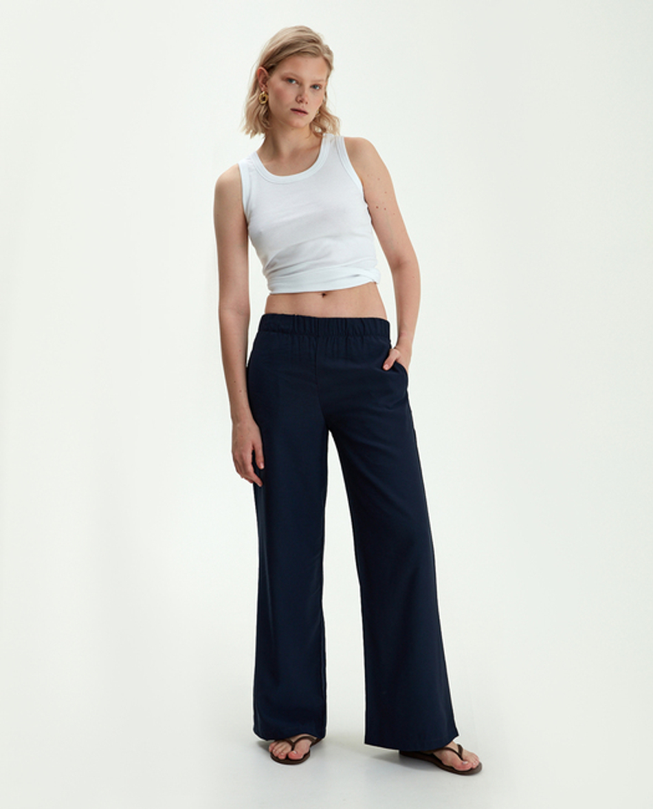 Лёгкие широкие брюки на резинке