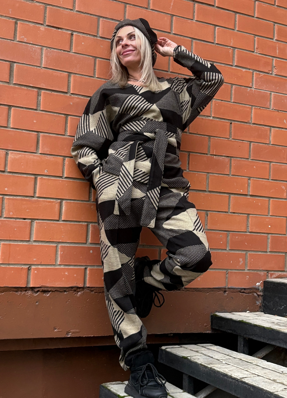 Брюки со стрелкой / бежевый+ кушак+ лонг