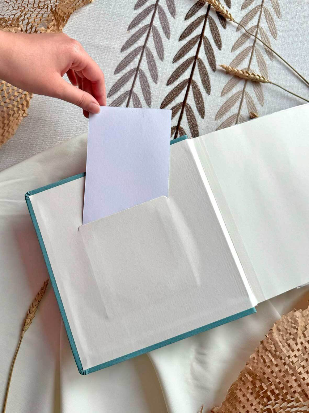 Фотоальбом Делюкс на 200 фото 10х15 см, бум. листы, книж. переплет, с окном suede gri mavi "голубой под замшу"