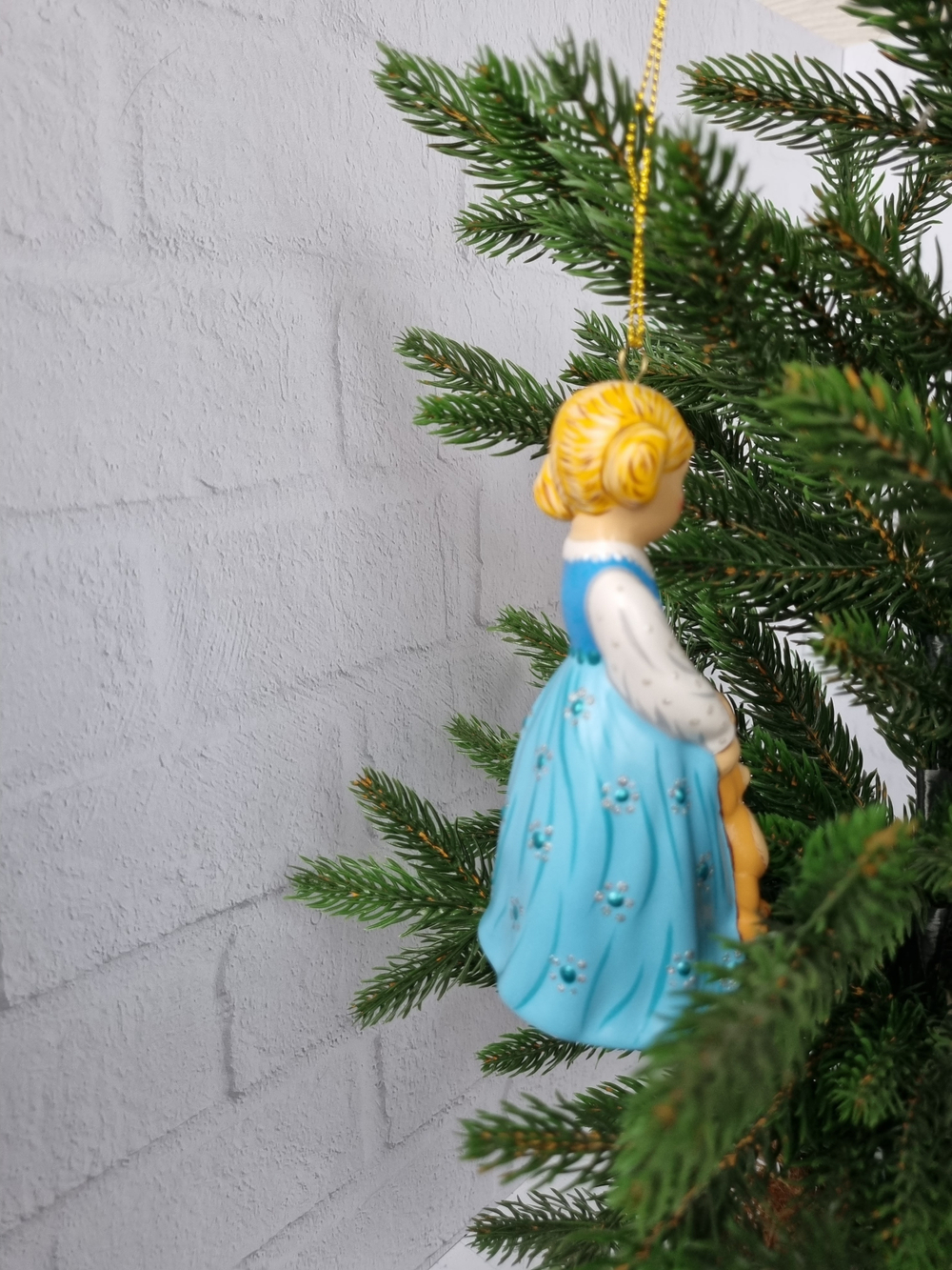 Девочка с мишкой ёлочная игрушка из фарфора