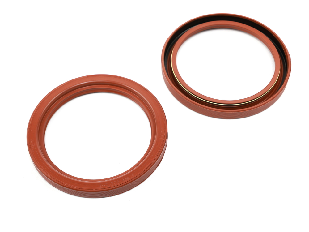 Сальник 115х145х15 а/м КАМАЗ, УРАЛ башмака балансира (красный с пружиной/NBR)  Резинотехника г. Балаково ( ОЕ РТ864117 к.(NBR) )