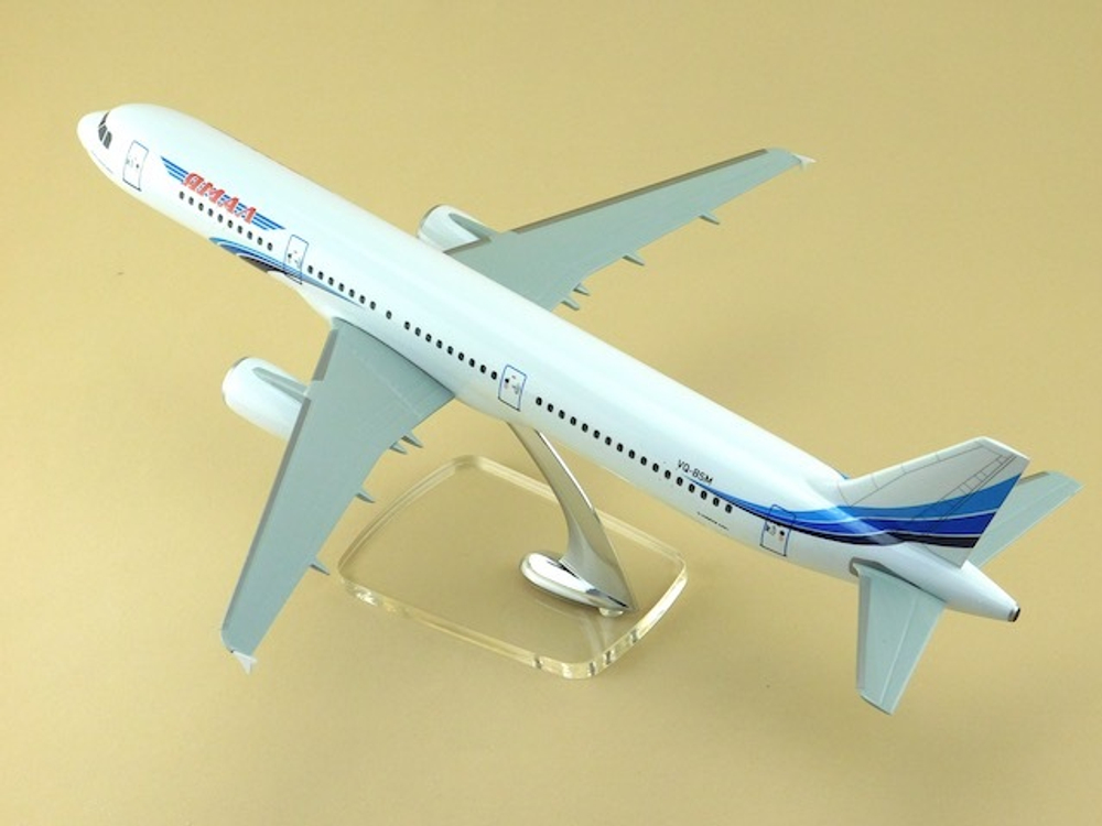 Модель самолета Airbus A321 (М1:100, Ямал)