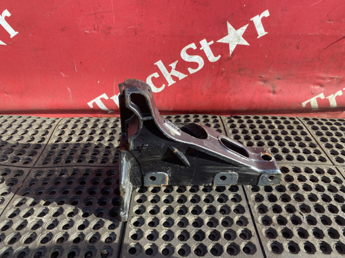 Кронштейн торсиона кабины левый 2019г