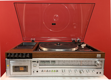 Музыкальный центр Aiwa model af 5080(проигрыватель, FM, кассетник, усилитель)