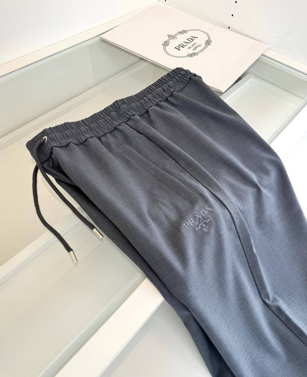 Спортивные штаны Prada