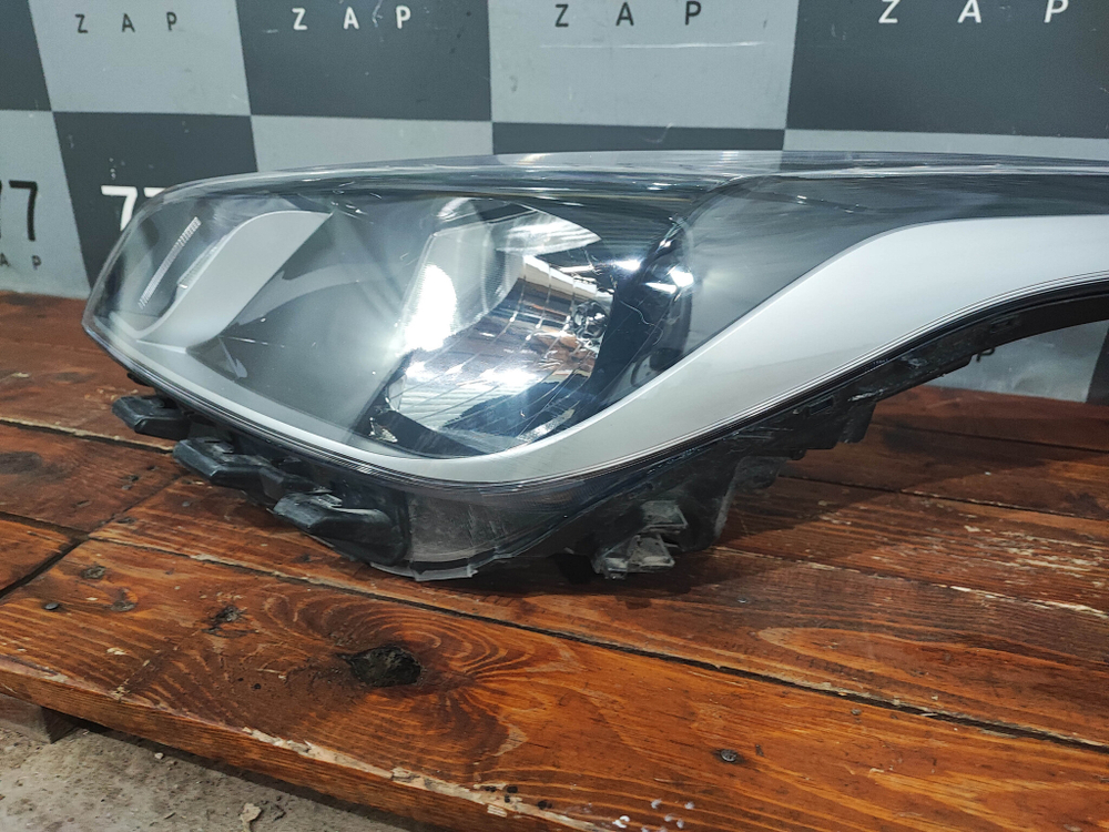 Фара левая галоген Kia Rio 4 (FB) 17-20 Б/У Оригинал 92101H0000