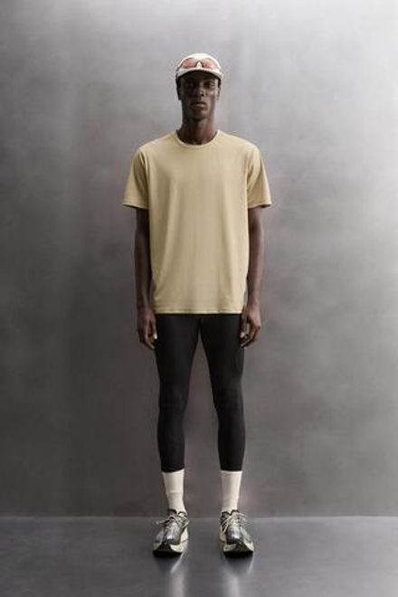 ZARA БАЗОВАЯ СПОРТИВНАЯ ФУТБОЛКА ИЗ ТЕХНИЧЕСКОЙ ТКАНИ, ПЕСОЧНЫЙ