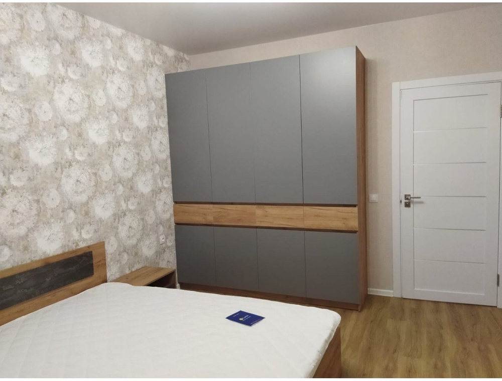 Шкаф для одежды распашной с полками Дуб Крафт Золотой/Белый Глянец, 150х51х236 см Бостон Стиль