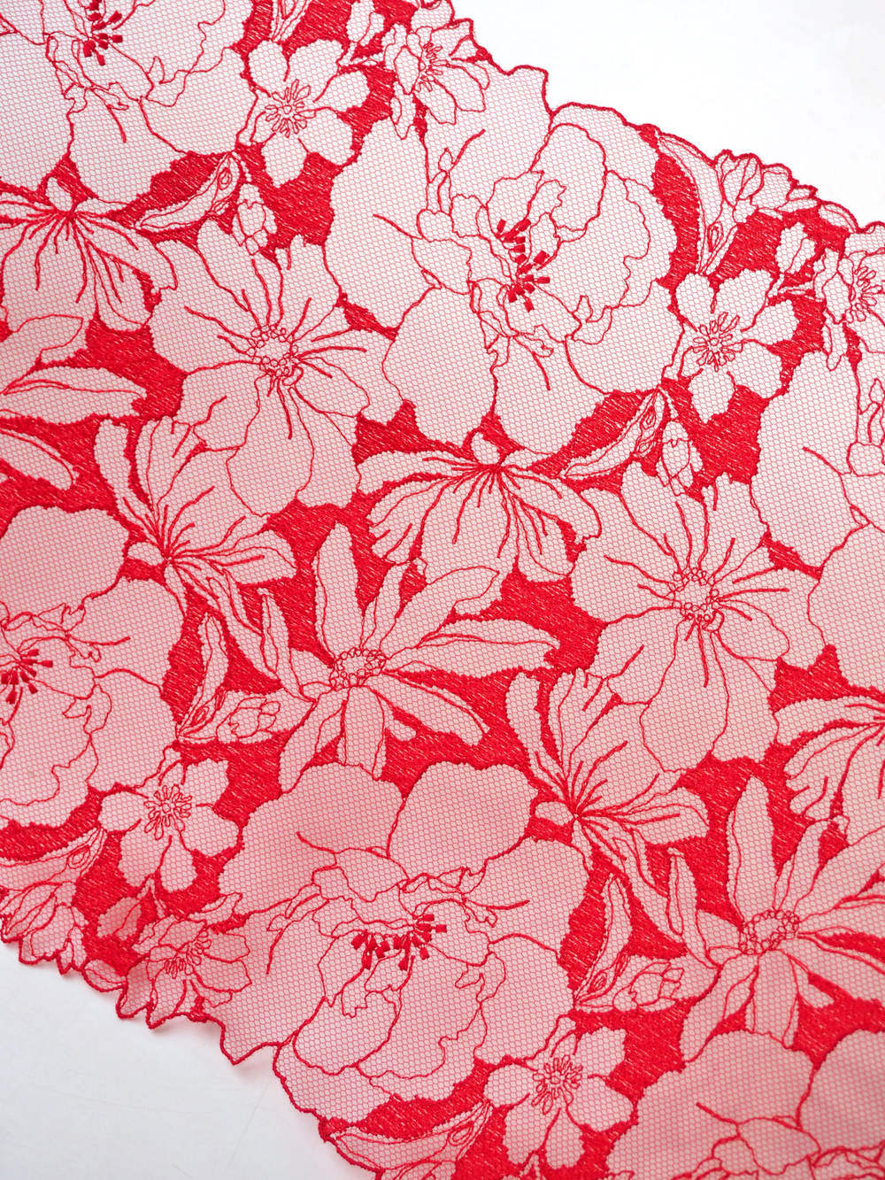 Вышивка на сетке красная ширина 22 см