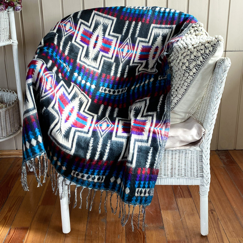 Палантин теплый с орнаментом Навахо