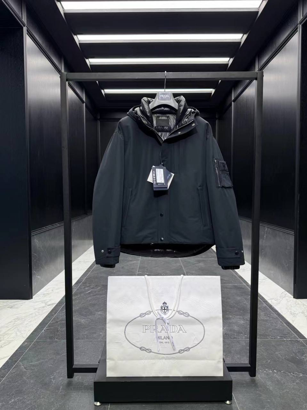 Пуховик Prada