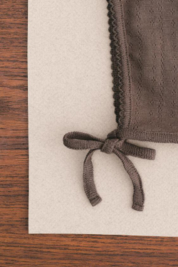 ZARA TIMELESS - ЧЕПЧИК ИЗ АЖУРНОГО ТРИКОТАЖА, БАКЛАЖАННЫЙ