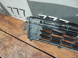 Решетка переднего бампера Skoda Rapid 1 17-20 Б/У Оригинал 5JA853677D