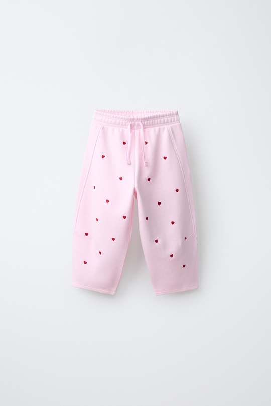 ZARA БРЮКИ BARREL ИЗ ФУТЕРА С ВЫШИВКОЙ В ВИДЕ СЕРДЕЦ, РОЗОВЫЙ