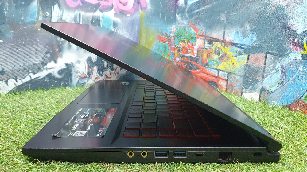 Игровой MSI i7-9/8Gb/GTX 1650 4Gb/FHD/GF63 Thin 9SC-829RU/Windows 10