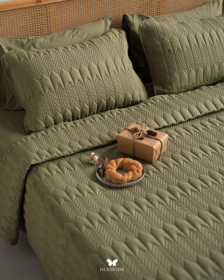 Комплект стеганного покрывала и 2 наволочек Kaj Green Hermodr 130220271 Иран