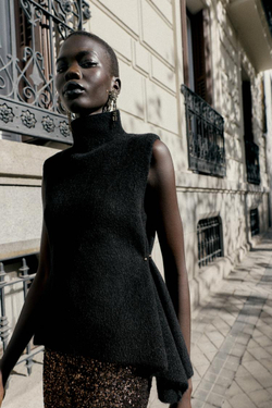 ZARA ТРИКОТАЖНЫЙ ТОП АСИММЕТРИЧНОГО КРОЯ, ЧЕРНЫЙ