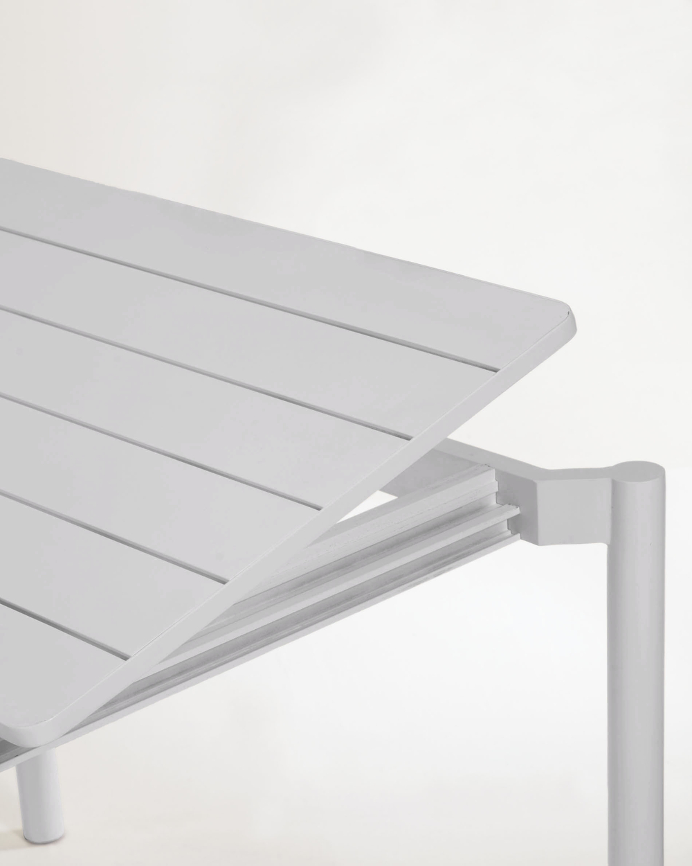 Раздвижной уличный стол Zaltana из алюминия светло-серого цвета, 180 (240) x 100