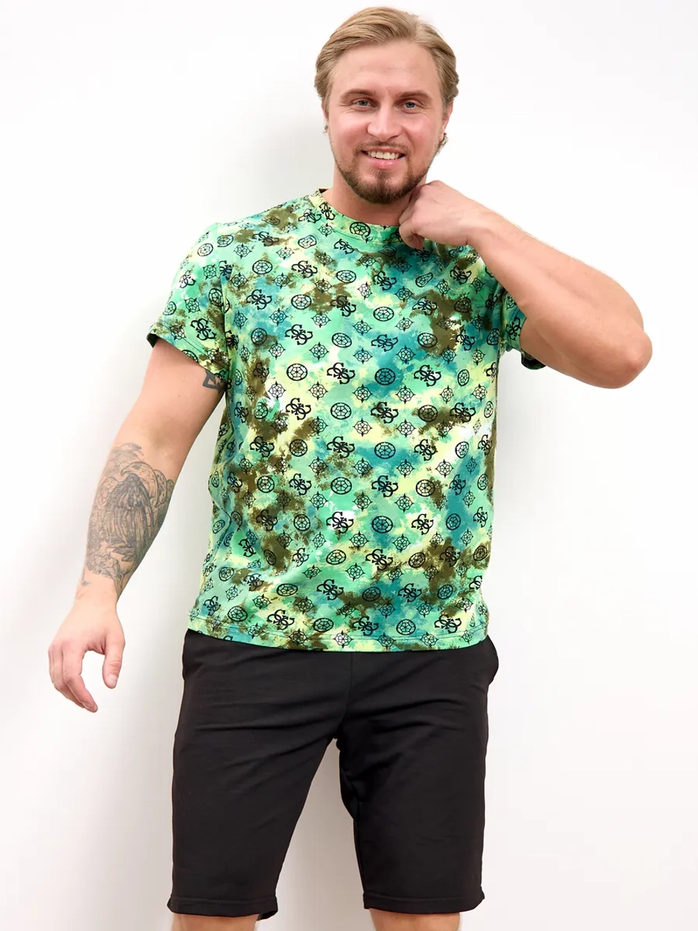 Костюм с шортами и футболкой