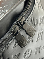 Мужская поясная сумка Louis Vuitton Discovery PM из тиснёной кожи