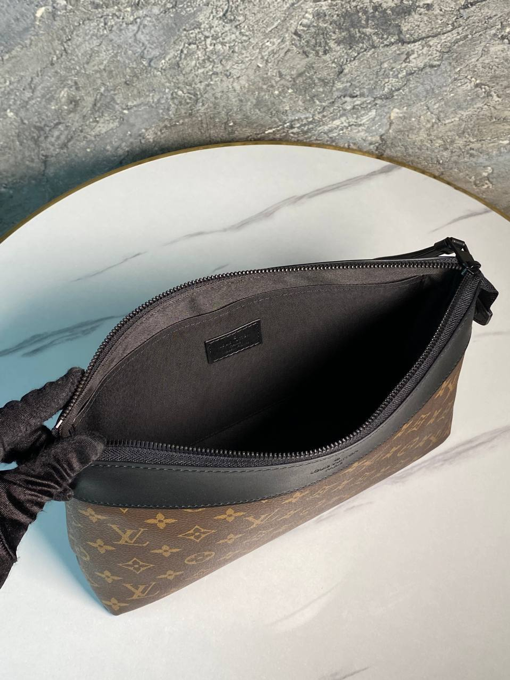 Клатч Louis Vuitton