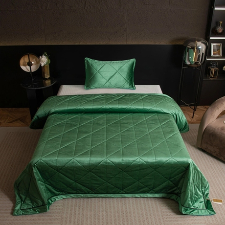 Велюровое покрывало в клетку с наволочками OVL049