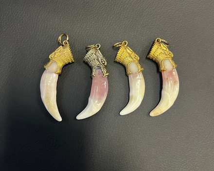 Амулет клык волка в навершие из бронзы