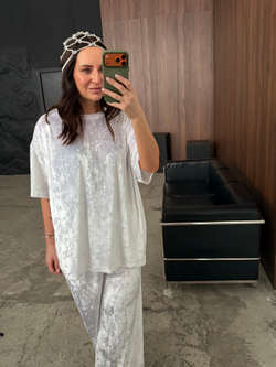 Бархатный костюм жемчужный