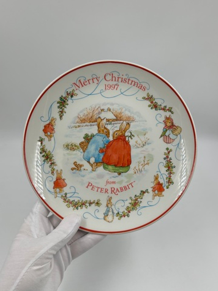 Тарелка Merry Christmas from Peter Rabbit Wedgwood 1997 год