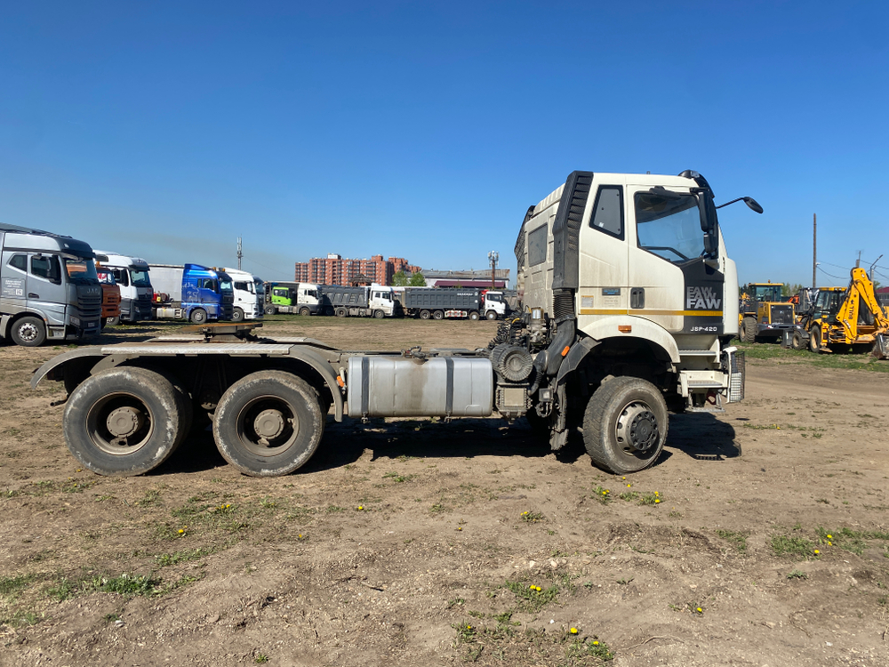 FAW J6 6x6 Седельный тягач CA3250P66K24L1TE5 (Дизельный, 11.1 л, 420 л.с. МТ)
