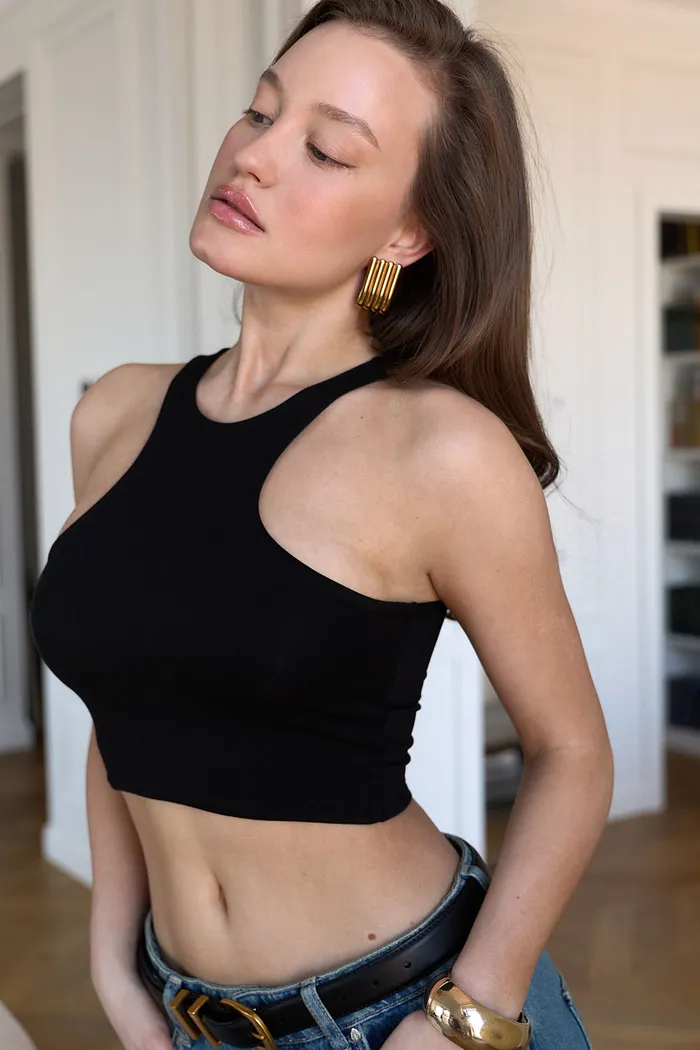 Кроп майка из модала черного цвета
