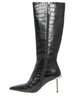 Женские чёрные сапоги из кожи с тиснением под крокодила на шпильке со стразами