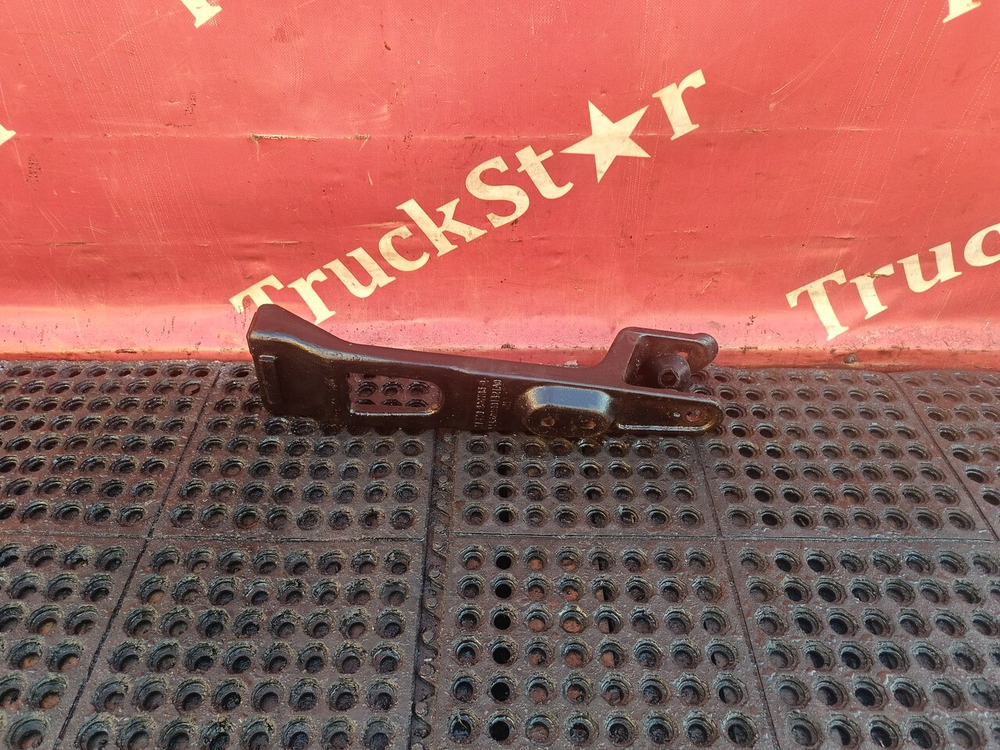 Кронштейн замка кабины 2023г