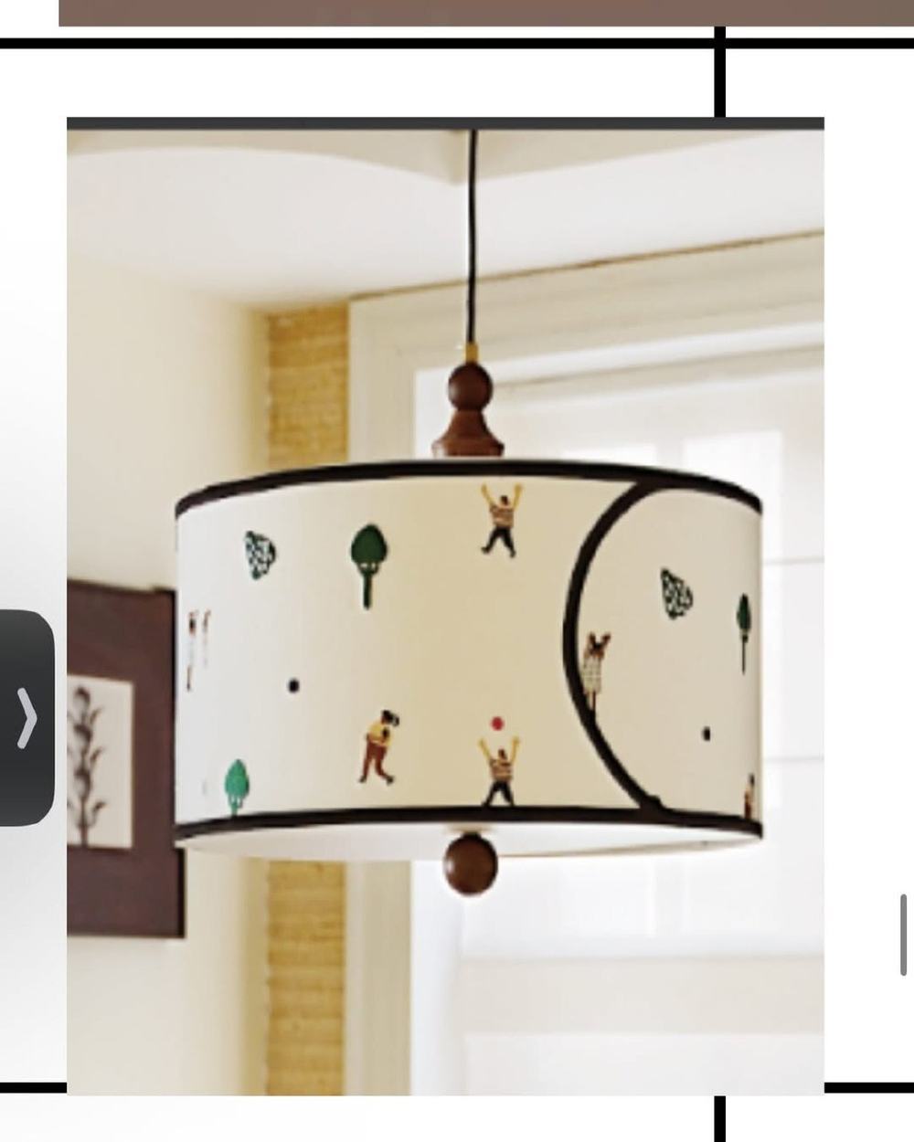 Стильные настенные светильники с деревянным основанием и мягким текстильным абажуром.