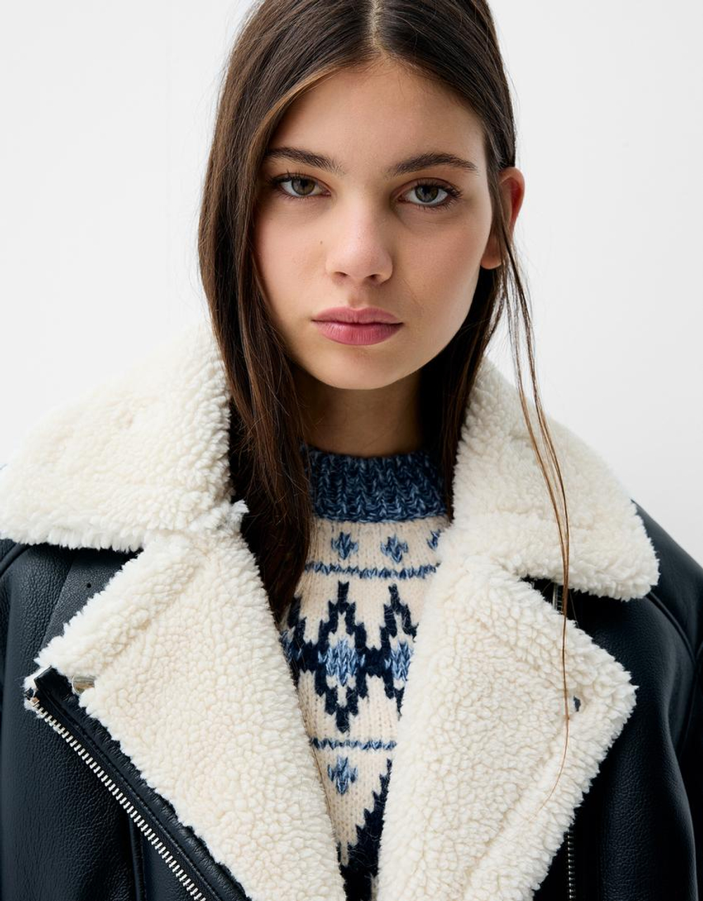 BERSHKA Куртка-дублена с подкладкой из искусственного меха, черный