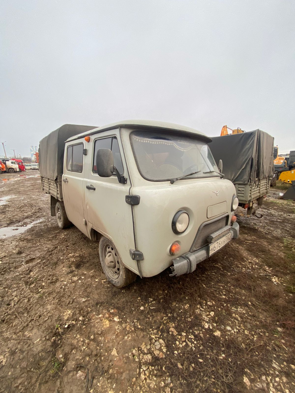 UAZ 3909* Бортовой 390945 (Тент, 4+1 мест, без ABS, Бензиновый, 2,7 л, 112 л.с.)