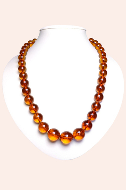 янтарные бусы из шаров крупных
