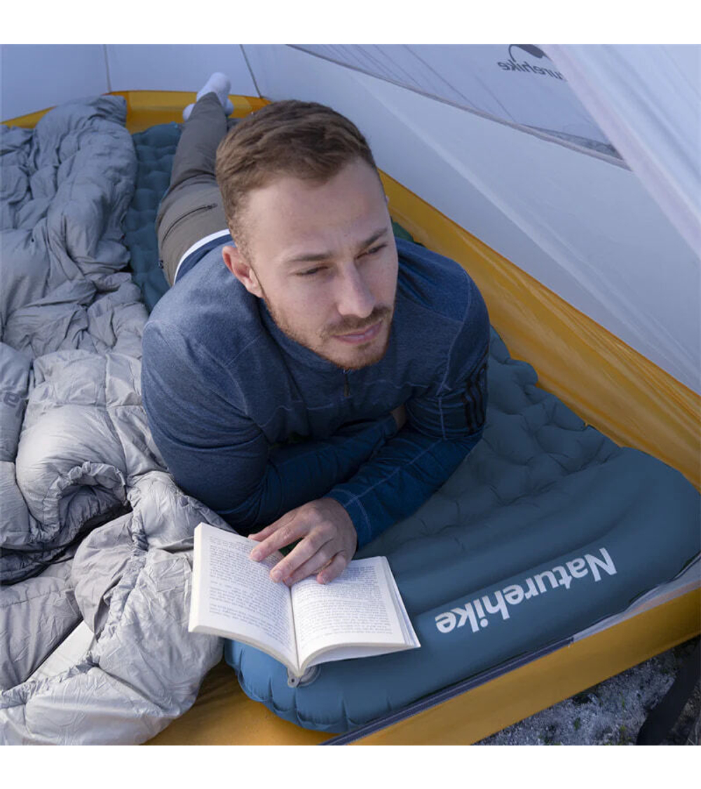 Туристический надувной матрас с насосом Naturehike CNK2300DZ0001 FC-12 синий